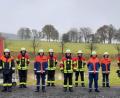 Bild: mde
Zwölf Brandschützer der Freiw. Feuerwehr Kötzersdorf legten in unterschiedlichen Stufen erfolgreich die Leistungsprüfung "Gruppe im Löscheinsatz" ab. Das Wasser kam bei der Leistungsabnahme nicht nur aus den Strahlrohren, sondern auch aus den Wolken.