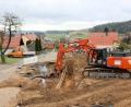 Bild: akp
Momentan ist die Durchfahrt durch Weidenthal wegen Anschlussarbeiten an das Kanalsystem gesperrt. Die Arbeiten laufen mit Hochdruck, um die Straße wieder passierbar zu machen.