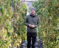 Bild: Thimo Kriegbaum
Der Neustädter Adrian Kuhlemann ist Restaurantbesitzer und Koch. Er arbeitet mit regionalen Zutaten, einige baut er auf dem Gelände einer Gärtnerei in Altenstadt selbst an.
