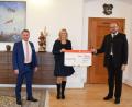 Bild: LRA Neustadt a.d.Waldnaab / Marcel Weidner/exb
Spendenübergabe