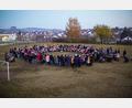 Bild: W. Daubner)/exb
Die Buben und Mädchen der Kinderoase feiern das Martinsfest im Freien.
