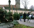 Archivbild: Gerhard Franz
Auch in diesem Jahr muss der Weihnachtsbasar auf dem Mariahilfberg ausfallen. Trotzdem besteht die Möglichkeit, Christbäume sowie Wildfleisch käuflich zu erwerben.