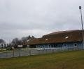 Bild: gi
Die Mitglieder der SpVgg Moosbach haben in einer außerordentlichen Versammlung im Sportheim (Bild) den Bau einer neuen Flutlichtanlage mit Kosten von 90.000 Euro einstimmig beschlossen. Damit werden die besten Voraussetzungen für das Training der Jugend- und Seniorenmannschaften geschaffen.