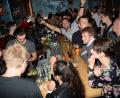 Bild: brü
Partystimmung auf engstem Raum im Blauen Haus. Das Bild stammt allerdings aus dem Jahr 2018. Eine Wiedereröffnung der innerstädtischen Teststationen soll aber wenigstens ein bisschen Normalität für die Clubs bringen.