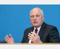 Bild: Bernd von Jutrczenka/dpa
Der Datenschutzbeauftragte Ulrich Kelber (SPD) bei einer Pressekonferenz.