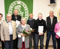 Bild: bgm
OWV-Vorsitzender Rudolf Bäumler (Dritter von links) zeichnete beim Ehrenabend langjährige Mitglieder und verdiente Vorstandsmitglieder für ihre Treue und ihr Engagement aus.
