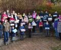 Bild: Corina Hutzler/exb
Zahlreiche Geschenke für Kinder in Not überreichten die Schüler der Grundschule Schwarzhofen für die Weihnachtsaktion "Geschenke mit Herz"