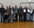 Bild: WSV/Kühn/exb 
Die neue Vorstandschaft des WSV Nabburg um Vorsitzenden Wolfgang Kühn (Sechster von rechts) zeigt das Foto zusammen mit den Geehrten, Thomas Lobinger, Ulrich Herbst, Simone Obermeier und Pia Obermeier.