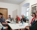 Bild: Cornelia Stahl/exb
Reges Interesse verzeichnet die Aktion „Erzähl-Café mit Olga“. Beim jüngsten Treffen standen die Advents- und Weihnachtsbräuche im Mittelpunkt.