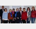 Bild: ads
Der geistliche Beirat Josef Irlbacher (links) gratuliert dem neuen Vorstandsteam des Schnaittenbacher Frauenbunds nach der geglückten Wahl (ab Zweite von links): Ingrid Weigert, Anneliese Pilarski, Agnes Schlosser, Maria Kraus, Inge Daller, Luzia Stingl, Erna Märkl und Franziska Siegert.