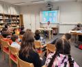 Bild: Andreas Fröhlich/exb 
Engagierte Eltern und Großeltern nahmen sich Zeit und lasen auf Einladung von Oberstudienrat Andreas Fröhlich im Rahmen des „Bundesweiten Vorlesetags“ in der Schulbibliothek aus spannenden Jugendbüchern vor.