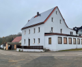 Bild: lei
Zuletzt versuchte sich hier ein Italiener, doch seit Jahren steht es leer: Die Wirtshausgeschichte im früheren Gasthaus Sehrer in Riglashof ist definitiv beendet - es soll zu zwei Wohneinheiten umgebaut werden.