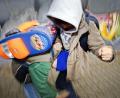 Bild: Oliver Berg/dpa
Die Fäuste fliegen an Grundschulen wieder öfter. Schuld daran ist auch die Pandemie. Während des Lockdowns hätten viele Kinder an sozialer Kompetenz eingebüßt, berichten Jugendsozialarbeiter.