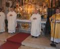 Bild: jr
Beim Resl-Gebetstag gemeinsam am Altar standen (von rechts) Hauptzelebrant und Prediger Pfarrer Klaus Leist, Dekan i. R. Heinz Leuze, Pfarrseelsorger Pater Benedikt Leitmayr und Pater John Gali.
