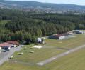 Luftbild: ma
Beibehalten, abstufen oder umnutzen, für den Flugplatz Latsch gibt es verschiedene Möglichkeiten, um den Lärmpegel für die Anwohner zu reduzieren.