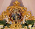 Bild: le
Eines der schönsten und wertvollsten Stücke im Wallfahrtskirchlein St. Nikolaus ist das Oberteil mit Akanthusschnitzereien und dem Bild des Kirchenpatrons.