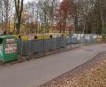 Bild: Kunz
Bei diesen Containern im Turnerweg, direkt am Gelände des Tennisclubs Grün-Rot Weiden, wollte eine Weidenerin eine Bombe gesehen haben. Sie alarmierte die Polizei, was am Freitagabend für mächtig Aufruhr sorgte.