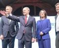 Bild: Kay Nietfeld/dpa
FDP-Chef Christian Lindner, der designierte Bundeskanzler Olaf Scholz (SPD) und die Grünen-Chefs Annalena Baerbock und Robert Habeck stellen den gemeinsamen Koalitionsvertrag der Ampel-Parteien vor.