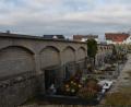 Bild: dob
Was aus der schadhaften Friedhofmauer wird, muss man in naher Zukunft sehen.