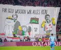 Bild: Eibner-Pressefoto/Sascha Walther/dpa
Beim Spiel des FC Bayern München gegen den SC Freiburg, am 11. Spieltag, protestieren Münchner Fans mit einem Transparent "Für Geld waschen wir alles rein" gegen die Geschäftsbeziehungen mit Katar.
