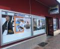 Bild: ihl
Das Lichtwerk-Kino öffnet am 2. Dezember wieder. Die Plakate der gezeigten Filme hängen bereits. In den Kinosälen ist derzeit aber nicht der berühmteste Geheimagent seiner Majestät zu sehen, sondern Arbeiter beherrschen die Szene.