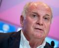 Bild: Sven Hoppe
Uli Hoeneß, damaliger Präsident vom FC Bayern München, spricht. Foto: Sven Hoppe/dpa