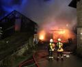 Archivbild: Kreisbrandinspektion Neustadt/WN., Kreisbrandmeister Alexander Kleber/exb
Beim Großbrand in Schlammersdorf stehen zwei Ställe in Flammen.