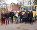 Bild: bsc
Die Schlossbrauerei Friedenfels wurde durch Benedikt Meier (Zweiter von rechts) vom Verband Private Brauereien Bayern e.V. in München mit dem "European Beer Star Gold Award 2021" für ihr Friedenfelser Weizen-Zoigl ausgezeichnet. Über den herausragenden Erfolg freuten sich (von links) Vertriebsleiter Jürgen Bell, Zeltmeister Horst Straub, Geschäftsführer Johannes Freiherr von Gemmingen-Hornberg, Lebensmitteltechnologin Marina Schricker, Braumeister Christian Mitterbauer und Bürgermeister Oskar Schuster.