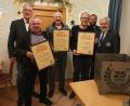 Bild: Bernhard Rohl/exb
Der Fischereiverein Etzenricht hat Bernhard Rohl, Martin Kreis und Ludwig Horst zu Ehrenmitgliedern ernannt.