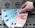 Archivbild: Stephan Huber
Die Stadtwerke Weiden verlangen ab 1. Januar 2022 mehr Geld für Strom. Im Schnitt wird der Arbeitspreis um etwa zwei Cent netto pro Kilowattstunde teurer als im Vorjahr.
