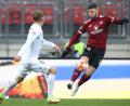 Bild: Daniel Karmann
Der Nürnberger Erik Schuranow (rechts) zieht an Eric Smith vorbei. Am Ende zogen die Nürnberger aber gegen den FC St. Pauli mit 2:3 den Kürzeren.