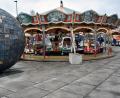 Bild: Stephan Huber
Das Karussell auf dem Multifunktionsplatz darf in Betrieb genommen werden. Die Stadt genehmigt auch den Crêpes-Stand dahinter.