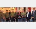 Bild: bö
Bei seiner 50-Jahr-Feier ehrt der Fischereiverein Rieden einige Mitglieder (von links): Zweiter Vorsitzender Thomas Wischniowski, Vorsitzender Dieter Teich, Fischereipräsident Hans Holler, Erich Hammer, Leo Pongratz, Adolf Fleischmann, Herbert Wischniowski, Bürgermeister Erwin Geitner und Landratsstellvertreter Michael Rischke.