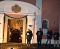 Bild: gi
Das erste Adventfenster wurde an der Wieskirche geöffnet. Dazu trugen der OWV, PGR sowie die Bläser und das Kirchenchor-Ensemble bei.