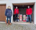 Bild: Brigitte Meyer/exb
Zwei Fahrer der Aktion "Humedica" und die Vorsitzende der KLB Wernersreuth, Brigitte Meyer.