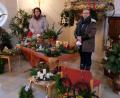Bild: le
Erstmals präsentierte der Evangelische Frauenbund seinen Adventsbasar vor dem Altarraum der Pfarrkirche.