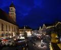 Bild: Petra Hartl
Der weihnachtlich dekorierte Marktplatz in Amberg schaut im Dezember eigentlich anders aus als heuer. Der Weihnachtsmarkt durfte wegen Corona nicht öffnen.