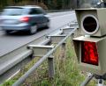 Symbolbild: Hartl
Ein Geschwindigkeitsmessegerät ist ein eher unhandliches Teil. Trotzdem wollte es ein 29-Jähriger in seinen Kofferraum packen - aus Angst davor, geblitzt worden zu sein.