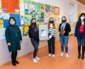 Bild: Tobias Neubert/exb
Die Neustädter Realschüler nehmen die Auszeichnung für das alternative Austauschprojekt entgegen.