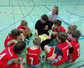 Bild: Karina Kopatsch/exb
Die Basketballkids vom ATSV Windischeschenbach sind schon jetzt eine tolle Gemeinschaft. Den ersten Sieg hat die im wahrsten Sinne des Wortes junge Mannschaft mittlerweile auch eingefahren
