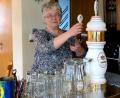 Bild: mab
Wirtin Sibylla Deml-Warta wird in ein paar Wochen die letzte Halbe Bier zapfen.