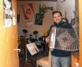 Bild: Gabi Schönberger
Jonas Kraus von den "Hulzstoussboum" aus Waldthurn öffnet die Tür in der Vohenstraußer Straße 3. Dort befindet sich der Probenraum der Musikanten.