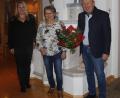 Bild: mfh
Bei der Ehrung (von links) Andrea Kaufmann, stellvertretende Spartenleiterin Turnen, die Jubilarin Gerda Donhauser und der Vorsitzende des SV Loderhof, Joachim Bender.