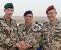Bild: Bundeswehr/exb
Bei der EU-Ausbildungsmission in Mali übergab Oberst Mathias Hell (rechts) die Führung über das deutsche Einsatzkontingent an Oberstleutnant Andreas Bleek (links). Die Übergabe leitete Brigadegeneral Jochen Deuer.