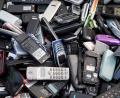 Symbolbild: Kay Nietfeld/dpa
Wohin mit dem alten Handy? Auf jeden Fall nicht in die Mülltonne. Wertstoffhof oder jetzt auch das Rathaus sind bessere Alternativen.