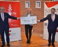 Bild: Kunz
Spendenübergabe an Donum Vitae: (von links) Ludwig Zitzmann, Andrea Lang und Oberbürgermeister Jens Meyer.