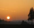 Archivbild: Petra Hartl
Sonnenuntergang bei Kohlberg. Die Gemeinde ist als Wohnort begehrt, aber Baugrundstücke sind Mangelware. Der Bürgermeister appelliert deshalb an Grundstücksbesitzer: "Bitte denken Sie über einen Verkauf nach."
