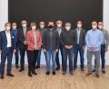 Bild: Marco Schindler/exb 
Der alte und neue Vorstand des Fördervereins wurde fürs Foto umrahmt von Vertretern der Klinik und der Politik: Geschäftsführer Dr. Martin Baumann, Christian Betzlbacher, stellvertretender Landrat Richard Tischer, Gabi Leichtl, Ärztlicher Direktor Dr. Detlef Schoenen, Andreas Wopperer, Maximilian Zepf, Rainer Müller, Andreas Betzlbacher, Wolfgang Wack und Pflegedirektor Frank Hederer (von links).
