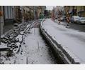 Bild: hmr
Nach dem Schneefall zum Wochenende hin ging auf der Baustelle in der Prinz-Ludwig-Straße erst einmal gar nichts mehr. In der laufenden Woche sollen noch Restarbeiten erledigt werden, danach soll die Ortsdurchfahrt wieder für den Verkehr frei gegeben werden.
