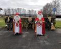 Bild: rdh
Von der Landjugend werden alle Jahre die Teams mit Nikolaus und Knecht Ruprecht zu den Familien geschickt. Im Bild (von links) Krampus Christian Pecher, Nikolaus Tobias Schwamberger, Krampus Hannes Heldwein, Nikolaus Michael Heldwein und Krampus Florian Schwamberger.